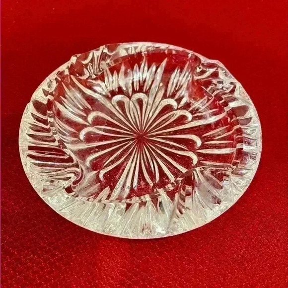 No name Other - Vintage crystal ashtray in excellent condition 7 1/2 inches